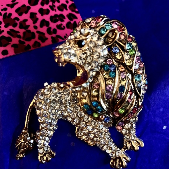 Betsey Johnson Jewelry - NWT Betsey Johnson Growling Lion Brooch